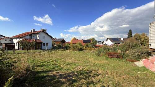 Blick zum Baugrundstück I - ... AIGNER - großzügiges Baugrundstück für EFH DH oder MFH in ruhiger Lage und bester Anbindung ...