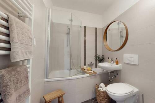 Bad mit Wanne - (Einrichtung visualisiert) - 