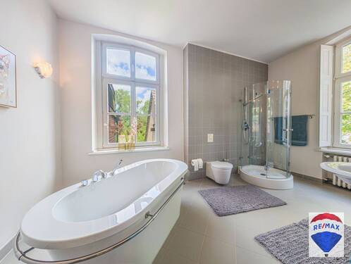 Remax (1 of 1)-10 - 