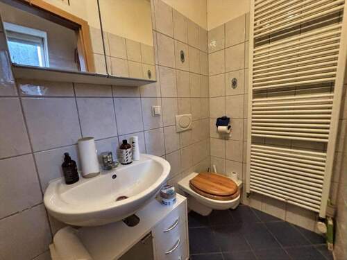 Gäste-WC mit Dusche - 