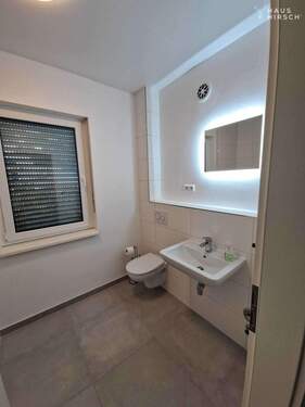 Linke Seite: Bad im OG - 