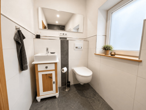 Badezimmer mit Dusche Erdgeschoss - 