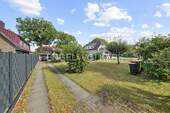 Auffahrt mit Blick ins Grundstück - Grundstück in Hamburg