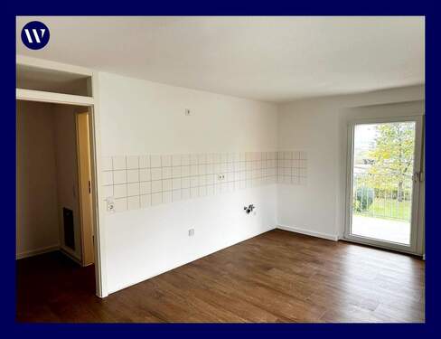 Küche - Renovierte 2 Zimmer + Tageslichtbad mit Dusche + neuer Boden + Balkon mit Blick ins Grüne