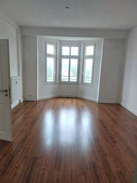 Wohnzimmer - Wohnen im grünen helle schöne 2-R.-Wohnung ca.70m2 im 1.OG zu vermieten .