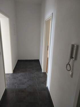 Flur - 2 Zimmer Etagenwohnung in Magdeburg