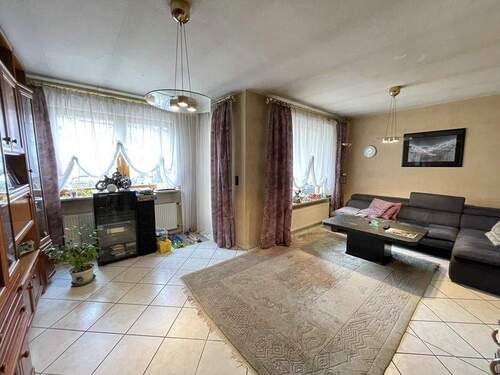 Wohnzimmer - 5 Zimmer Mehrfamilienhaus, Wohnhaus zum Kaufen in Fürth