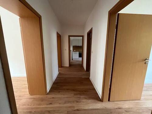 Flur.jpg - 3 Zimmer Etagenwohnung zur Miete in Zwickau