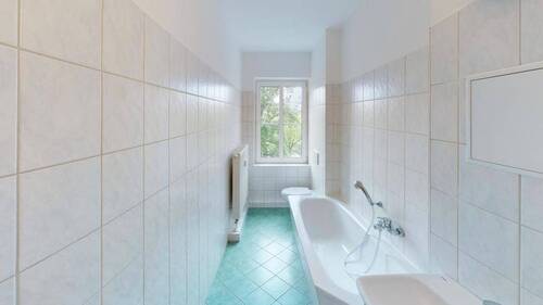 Bad mit Wanne - 3 Zimmer Etagenwohnung in Chemnitz