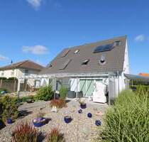 Traumhaftes Wohnen in Grömitz! Moderne DHH mit 3 Etagen, ausgebautem Dachgeschoss und Teil-Meerblick