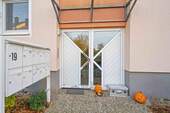 Hauseingang - Etagenwohnung mit 101,00 m&sup2; in Schwandorf zum Kaufen