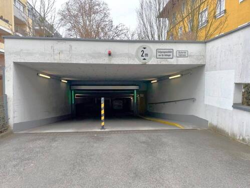 Tiefgarage Einfahrt - Tschüss Parkplatznot: Tiefgaragenstellplatz in Nürnberg-Neulichtenhof