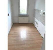 Sehr schöne 4-R-Wohnung im 2.OG ca.72,11 m2 in Möckern mit BLK. zu vermieten .