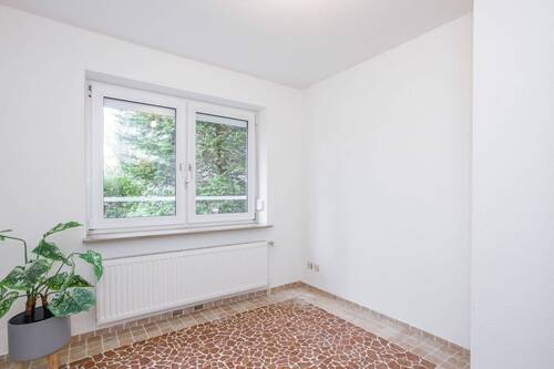 Büro - alle Fenster mit Jalousinen - 