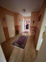 Flur - Helle & freundliche 2,5 Zimmerwohnung mit EBK und Balkon zum 01.09.2026 zu vermieten.