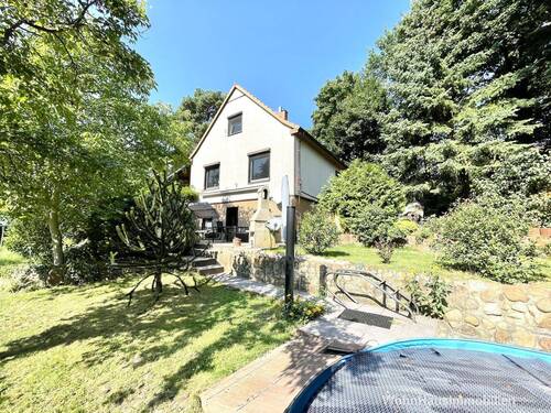 Haus mit sehr großem Garten - 