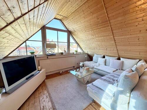 weiteres großes Zimmer im ausgebauten Dachgeschoss - 