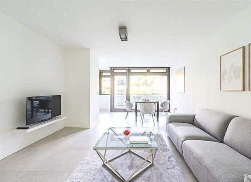Wohmzimmer - 2 Zimmer Etagenwohnung zum Kaufen in Berlin
