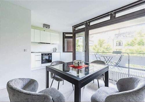 Esstisch/Wohnbereich - 2 Zimmer Etagenwohnung in Berlin