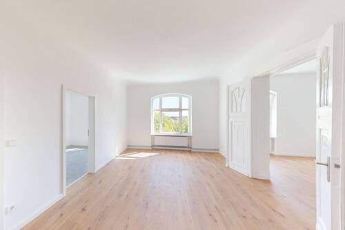 Wohnzimmer - Hochwertig sanierte 2-Zimmer-Wohnung zentral in Oranienburg mit Einbauküche