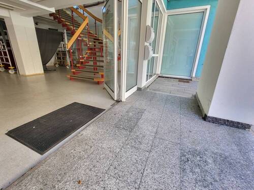 Eingang - Halle in Wörth an der Donau zur Miete