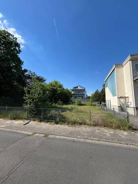 Grundstück Strassenansicht - Sagenhaftes Grundstück mit speziellen Möglichkeiten in Obertshausen