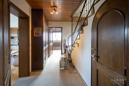 Flur EG mit Treppenhaus - 