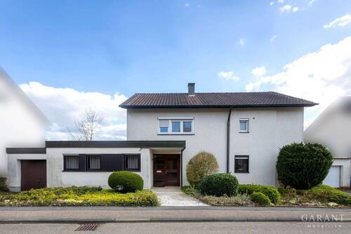 Strassenansicht - Großes Einfamilienhaus mit toller Architektur in Bestlage von Öhringen