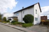 Seitenansicht - 8 Zimmer Einfamilienhaus zum Kaufen in Öhringen