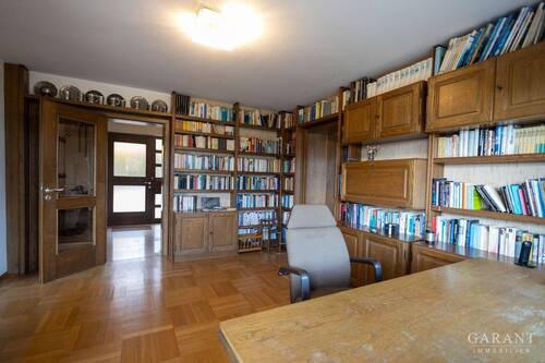 viel Platz fuÌr BuÌcher - 