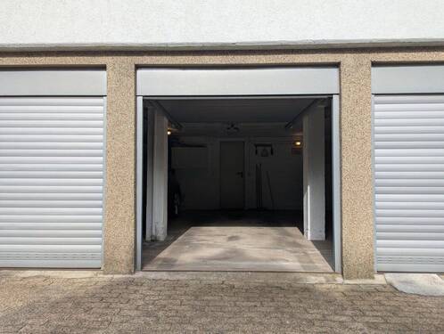 Garage mit funkgest. Sekt.-Tor - 