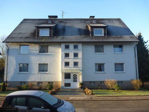 Wohnung im DG rechts - Bezugsfertige lichtdurchflutete Eigentumswohnung, 72 qm, kernsaniert