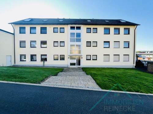 Haus - Helle 4 Zimmer Wohnung mit Balkon