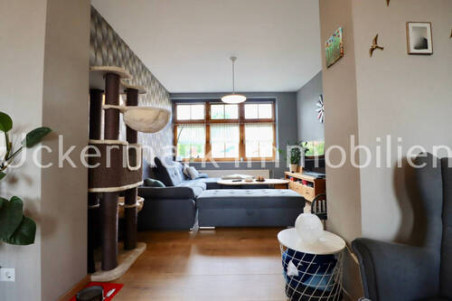 Wohnzimmer OG - Mehrfamilienhaus, Wohnhaus mit 194,00 m² in Lychen zum Kaufen