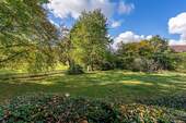 Gartengrundstück und Blick zur dazugehörigen Wiese - 