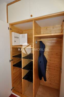 Flureinbauschrank innen - 2 Zimmer Etagenwohnung in Borna