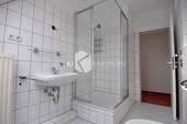 Bad mit Dusche - 