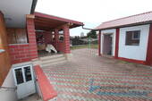 Ansicht Terrasse und Gartenhaus - 