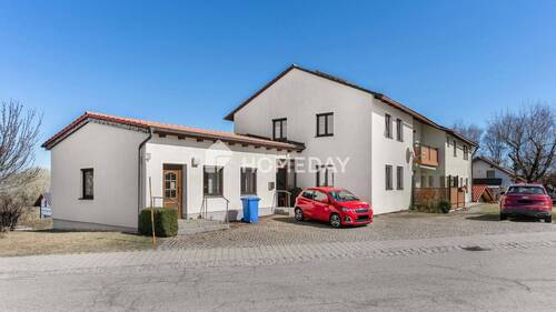 Außenansicht 2 - Viel Platz zum Wohnen und Arbeiten - EFH mit Anbau, Loggia und 3 Stellplätzen in Schöfweg