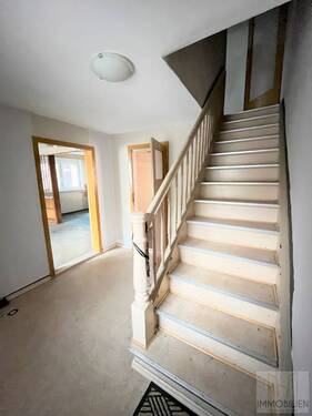 EG – Eingangsbereich mit Treppe zum OG - 6 Zimmer Einfamilienhaus in Uhlstädt-Kirchhasel