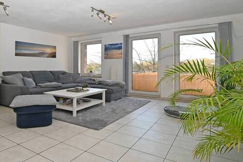 modernes Wohnzimmer - 2 Zimmer Etagenwohnung zum Kaufen in Hamburg