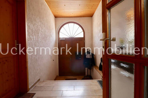 Eingangsbereich - 7 Zimmer Mehrfamilienhaus, Wohnhaus in Lychen
