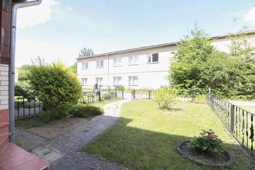 Vorgarten - Reihenmittelhaus mit 69,20 m&sup2; in Goldberg zum Kaufen