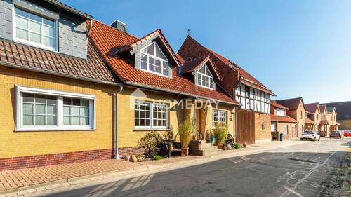 Außenansicht 1 - Platz für Träume: Saniertes Fachwerkhaus mit Stallungen und Gartenparadies in Querenhorst