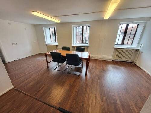 Büro 1 - 