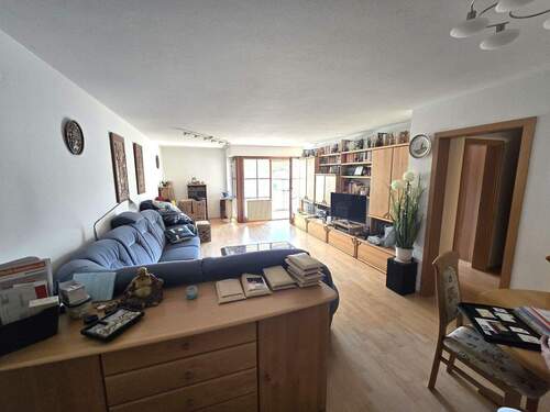 ... Wohnzimmer mit Essecke - 