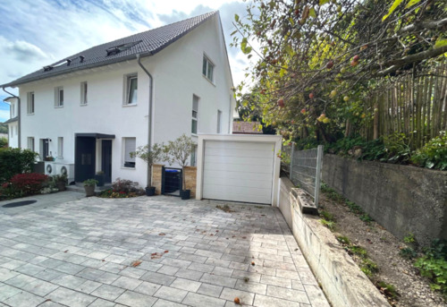 Vorplatz mit Garage - 6 Zimmer Doppelhaushälfte zum Kaufen in Radolfzell am Bodensee