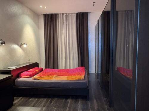 Schlafzimmer + Arbeitsbereich - 