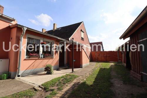 Hausansicht hofseitig - DHH im ländlichen Kurtschlag bei Zehdenick zu verkaufen!