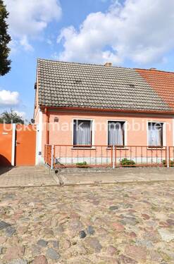 Hausansicht straßenseitig - 5 Zimmer Mehrfamilienhaus, Wohnhaus zum Kaufen in Zehdenick